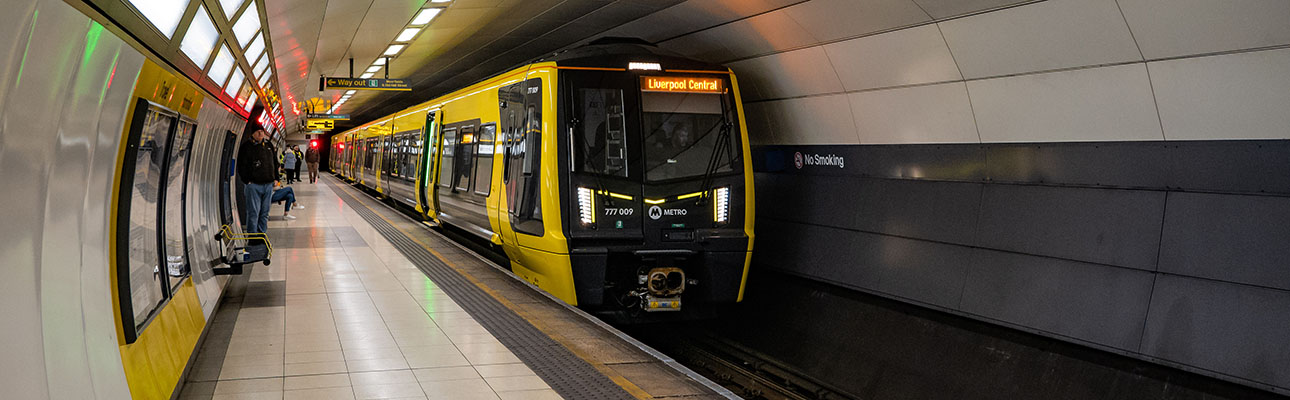 A 777 train approaching a platform at Moorfields station. 
